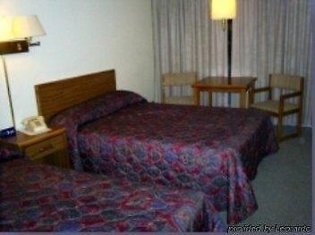Pierre Inn And Suites ห้อง รูปภาพ